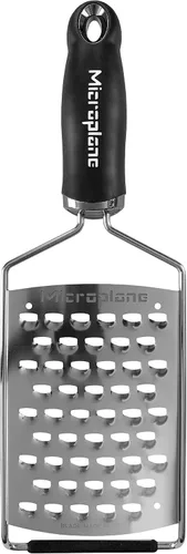 Miniatura 4 de Microplane Gourmet Series - Rallador ultra grueso de acero inoxidable duradero para quesos y verduras con mango antideslizante para cocina