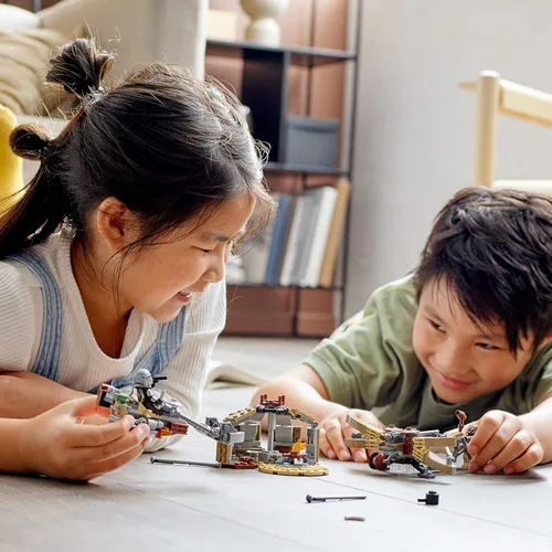 Miniatura 3 de LEGO Star Wars: The Mandalorian Trouble on Tatooine 75299 Impresionante kit de construcción de juguetes para niños que incluye The Child, nuevo 2021