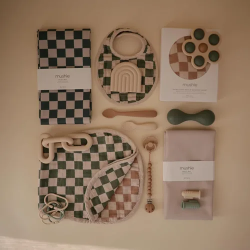 Miniatura 7 de mushie Alfombrilla para Splat de Bebé 42.5x42.5 Pulgadas (Olive Check) Resistente al Agua para Debajo de Silla Alta y Juego Infantil