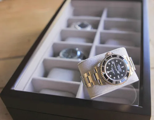 Miniatura 8 de CASE ELEGANCE Caja organizadora de reloj de madera expreso con monograma de 12 ranuras con tapa de cristal