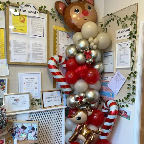 Miniatura 6 de Kit de 440 piezas de globos de Navidad para casa de jengibre, arco de globos marrón y blanco con piruletas, bastones de caramelo, hombre de jengibre