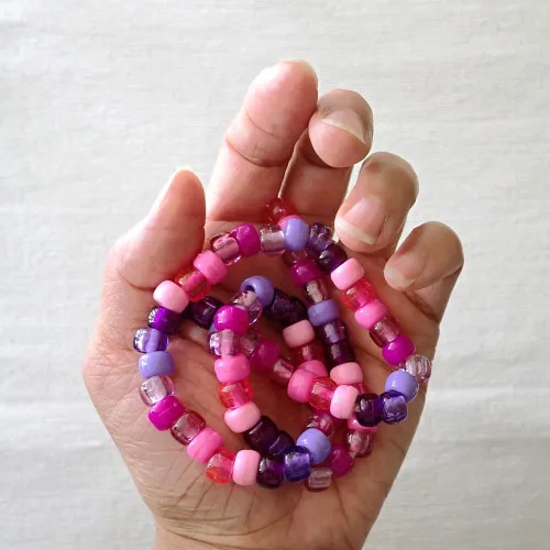 Miniatura 3 de Berry Medley Mix Pony Beads, fabricado en los Estados Unidos, 0.236 x 0.354 in, tonos rosas y morados de cuentas de plástico de color para pulseras