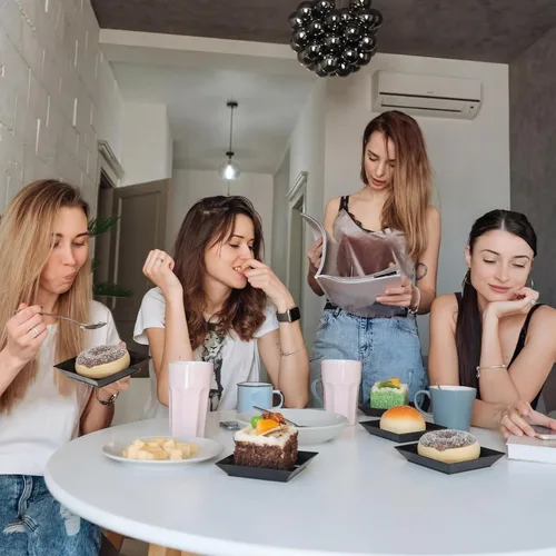 Miniatura 5 de Nuogo 300 platos cuadrados de plástico para postre de 3.6 pulgadas, platos desechables cuadrados para fiestas, mini platos de muestra