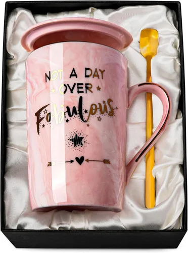 Divertidos regalos de cumpleaños para mujeres, taza de café de 14 onzas con texto en inglés "Not a Day Over Fabulous" impresa con oro, ideas de Rosa
