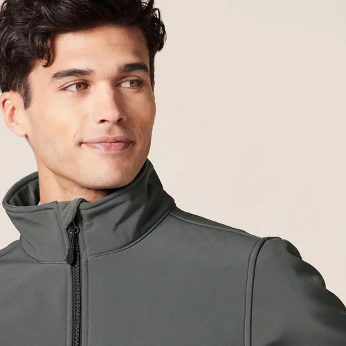 Miniatura 4 de Tienda Essentials Chaqueta Softshell resistente al agua para hombre grande y alto