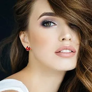Miniatura 6 de OHINGLT Pendientes de clip de mariquita para mujer, aretes de plata con diseño de mariquita roja