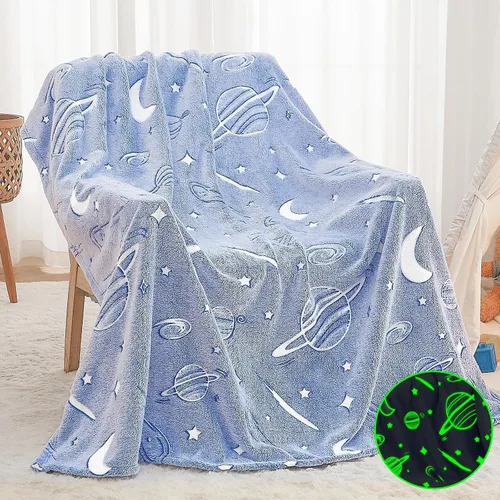 Miniatura 5 de inhand Manta azul que brilla en la oscuridad, juguetes espaciales, regalos de cumpleaños para niños, linda manta para niños y divertida decoración