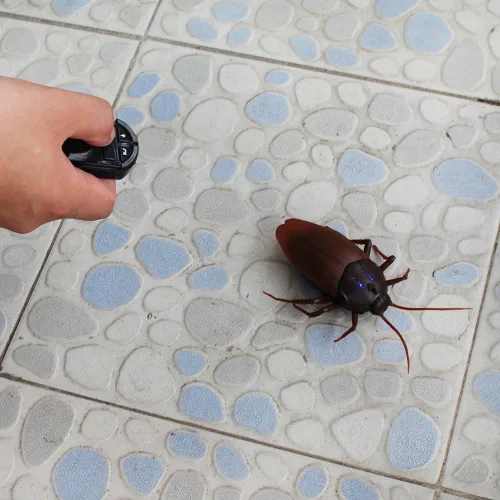 Miniatura 5 de Tipmant Coche de Control Remoto RC Cucaracha Vehículo Animal Juguetes Electrónicos Insecto Realista Insecto con Ojos Luminosos Mascota Gato Regalo