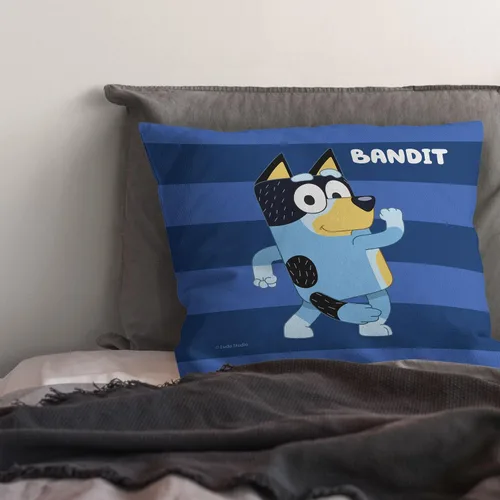 Miniatura 3 de Northwest Almohada Bluey, 18" x 18", Roll Call Bandit