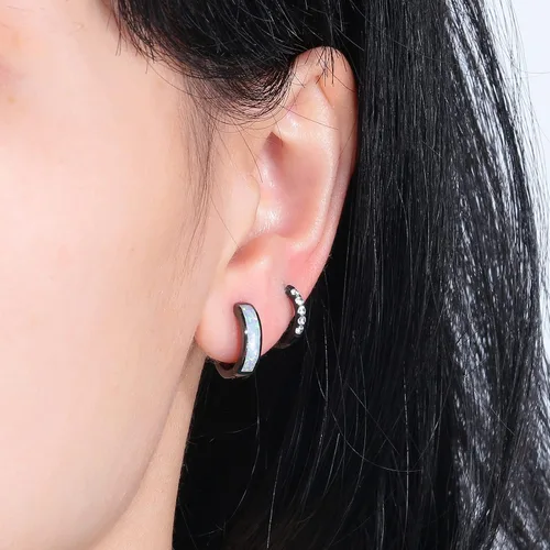 Miniatura 56 de CiNily Aretes Huggie de ópalo con bisagras, chapados en oro, hipoalergénicos, pequeños aretes de aro para mujeres, adolescentes, niñas, hombres