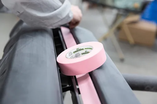 Miniatura 6 de FrogTape Cinta adhesiva rosa de alta temperatura 325, grado de rendimiento, adherencia media-alta, 0.709 in x 180.4 ft, 8 rollos por paquete