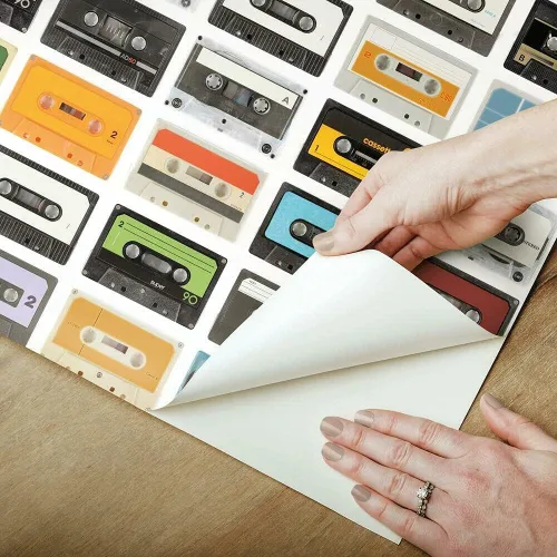 Miniatura 6 de RoomMates Papel tapiz de casetes retro de colores para despegar y pegar, 18 pulgadas x 18.9 pies, rojo, extraíble reposicionable, sin residuos