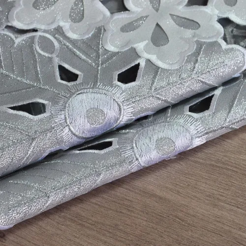 Miniatura 4 de Grelucgo Camino de mesa bordado a máquina y cortado a mano con copos de nieve gris plateado y blanco para vacaciones de Navidad (13.5 x 69 pulgadas)