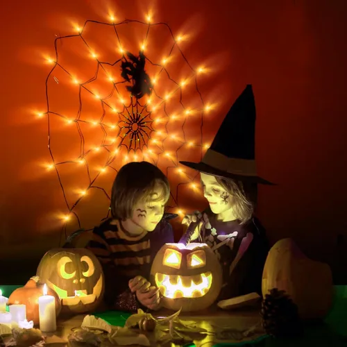 Miniatura 3 de LCHUANG Decoraciones de Halloween con luces de telaraña – 2 piezas de telaraña iluminadas, 4 pies de diámetro, 70 LED con araña negra, impermeable