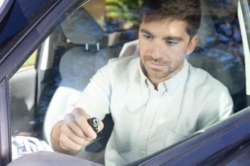 Miniatura 13 de resqme Herramienta de escape de coche con llavero de emergencia original, cortador de cinturón de seguridad 2 en 1 y rompeventanas, fabricado