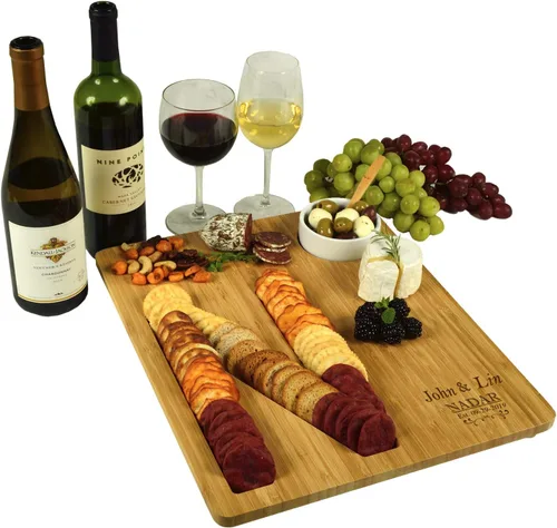 Miniatura 14 de Picnic at Ascot Tablero de queso/embutidos de bambú personalizado personalizado con un surco fresado en forma de letra para galletas – Incluye salsa