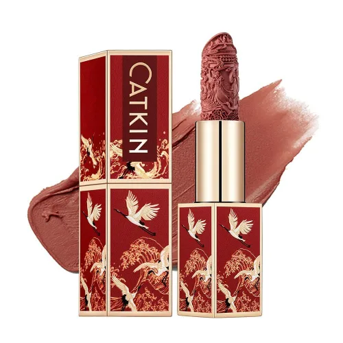 Miniatura 8 de Catkin Lápiz labial semimate hidratante de color de alto impacto infundido con vitamina E y aceite de aguacate, textura suave y sedosa, acabado mate