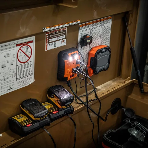 Miniatura 10 de Klein Tools 29601 Regleta magnética con protector de sobretensión, cable de extensión, 4 tomacorrientes, 3 puertos USB, cable de 5 pies, caja