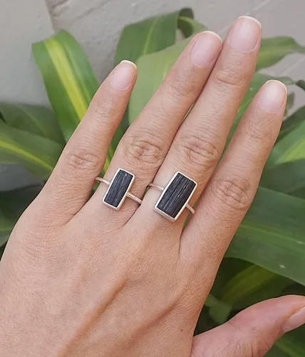 Miniatura 7 de Anillo apilable de plata esterlina maciza de turmalina negra cruda, piedra natal de octubre