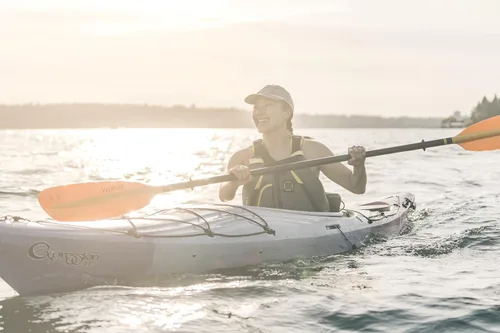 Miniatura 2 de Onyx Chaleco de remo dinámico MoveVent aprobado por la Guardia Costera y Transporte de Estados Unidos para adultos para kayak, piragüismo, surf