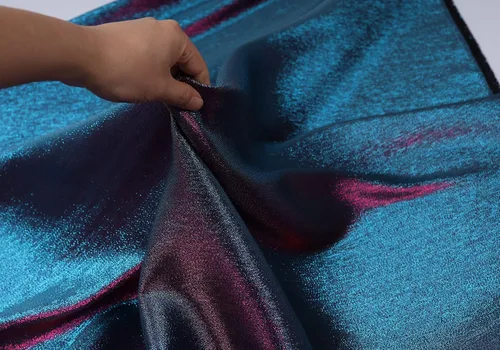 Miniatura 4 de Tela iridiscente de dos tonos con hilo metálico que cambia de color para coser vestido de disfraz (mezcla azul fucsia) 60 pulgadas de ancho, 1 yarda