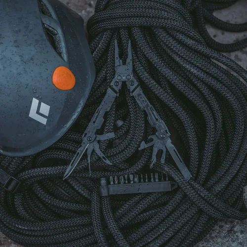 Miniatura 9 de SOG PowerAccess Deluxe Multiherramienta de Acero Inoxidable de Servicio Pesado Todo Uso con Funda de Nylon, Dos Hojas de Cuchillo, Abrelatas y Negro