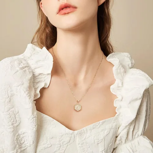 Miniatura 5 de Collares con iniciales en capas para mujer, collar de cadena con clip chapado oro de 14 quilates para mujer, collar con forma hexagonal