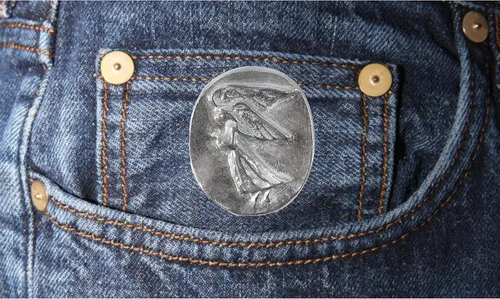 Miniatura 4 de Earth Therapy - Paquete de 5 monedas de ángel de la guarda de bolsillo con tarjetas de oración de serenidad - Dije de ficha para cartera o automóvil