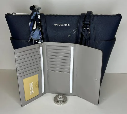 Miniatura 4 de Michael Kors Charlotte Bolso grande con cremallera y gancho triple a juego azul marinoSignature MK blanco brillante NavySignature Mk Bright White