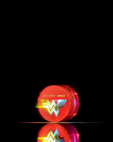 Miniatura 4 de REVLON x WW84 Wonder Woman Liquid Armor Glow Pot, iluminador brillante de gelatina para ojos y rostros, en champán, 001 Golden Lasso, 0.24 onzas