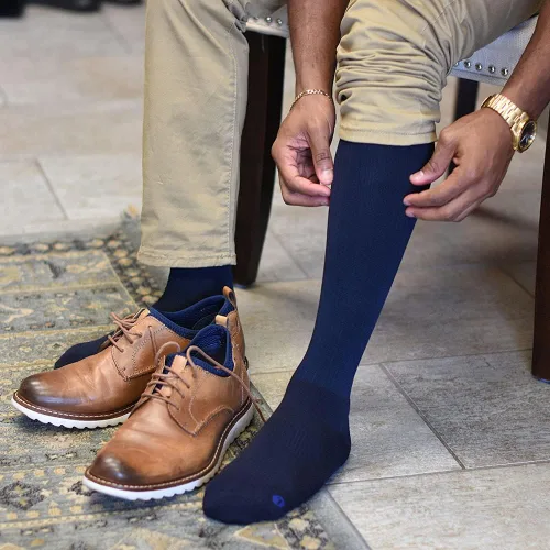 Miniatura 7 de OrthoSleeve - Calcetines de compresión de grado médico para hombres y mujeres, 15-20 mmHg (pequeño, azul marino)
