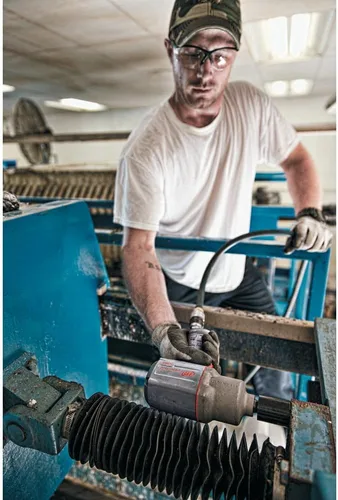 Miniatura 31 de Ingersoll Rand 2235TiMAX Llave de impacto neumática de 1/2 pulgada con salida de par de hasta 1,350 pies-libras