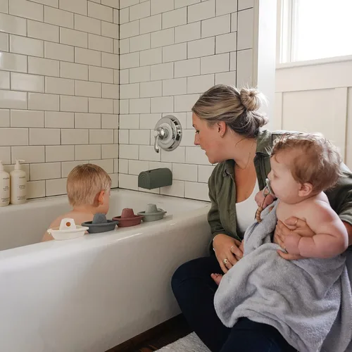 Miniatura 5 de mushie Juguete apilable de barcos de baño (original) Juguetes flotantes de bañera para bebés y niños pequeños, juego de 5 Fabricado en Dinamarca