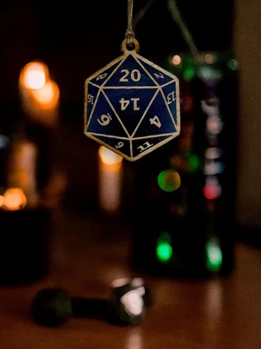Miniatura 3 de Ornamento - Dado de 20 Caras - Madera en bruto pintada en negro 3x3 pulgadas