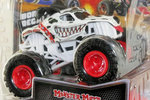 Miniatura 2 de Monster Jam 2022 Spin Master 1:64 Camión fundido a troquel con accesorio adicional: Ruff Crowd Monster Mutt Dálmata