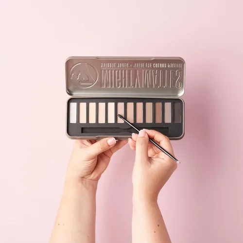 Miniatura 5 de W7 Mighty Mattes - Sombra de ojos – 12 colores nude mate – Paleta de maquillaje impecable y natural de larga duración