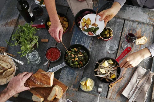 Miniatura 7 de staub Skillet 40501-146 - Sartén de cereza de 6.3 pulgadas (6.3 in), fundición esmaltada, hierro, compatible con inducción, producto auténtico Rojo