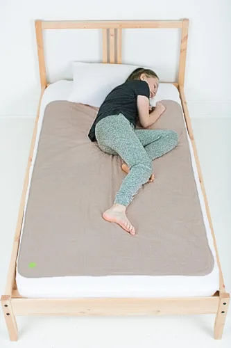 Miniatura 18 de PeapodMats Tapete de cama impermeable para enuresis e incontinencia, almohadilla inferior reutilizable. Colocación segura y transpirable. Lavable.