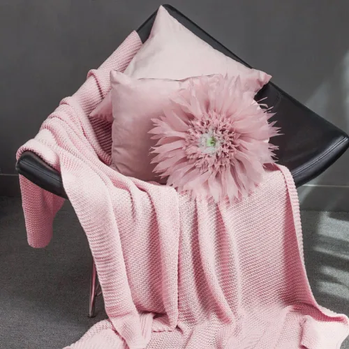 Miniatura 3 de Almohada decorativa de flores 3D hecha a mano con margaritas rosas, bonito cojín redondo de terciopelo para cama, sofá, silla de automóvil, Rosa