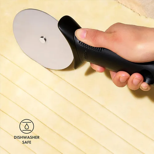 Miniatura 7 de OXO Good Grips - Rueda y cortador de pizza de 3.5 pulgadas