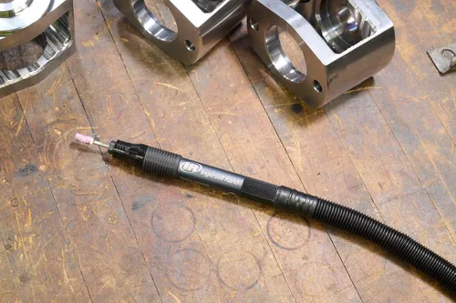 Miniatura 6 de Ingersoll Rand 320PGK - Kit de amoladora neumática tipo lápiz, portabrocas de 1/8 pulgadas, fresa, 60,000 RPM, en línea, escape trasero, incluye 5