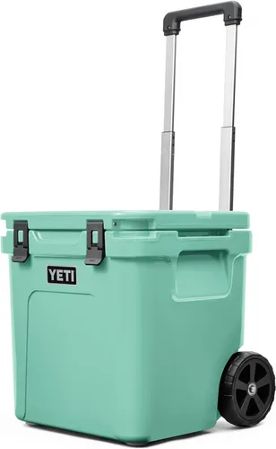 Miniatura 10 de YETI Roadie 48 - Hielera con ruedas y mango retráctil de periscopio Blanco