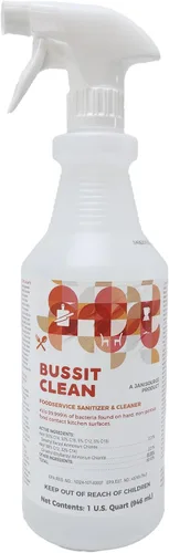 Bussit Clean Foodservice - Desinfectante y limpiador de superficies, rocía y toallita, mata el 99.9% de las bacterias de la cocina, 1 cuarto de