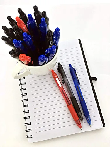 Miniatura 5 de Zebra Pen Z-Grip - Bolígrafo retráctil, punta media de 0.039 pulgadas, 12 bolígrafos de tinta negra y 12 rojas, paquete a granel de 24