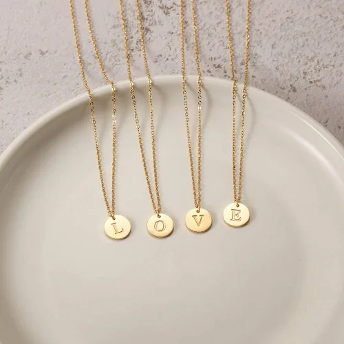 Miniatura 7 de Collar con inicial, chapado en oro de 14 quilates, disco redondo de doble cara, grabado con nombre con cadena ajustable y aretes