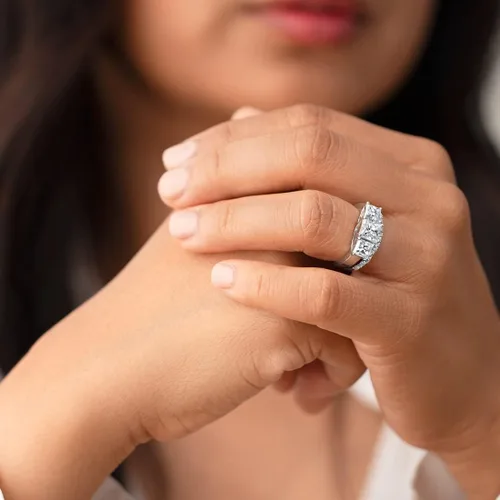 Miniatura 2 de Peora Anillo de compromiso y alianza de boda de 3 piedras de moissanita de 2.75 quilates para mujer, plata de ley 925, color D-E, claridad VVS
