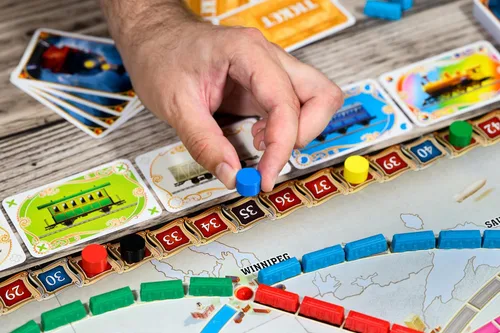 Miniatura 5 de Juego de mesa Ticket to Ride de Asmodee (Actualización 2025) - Una aventura ferroviaria a través del país para amigos y familia, juego de estrategia