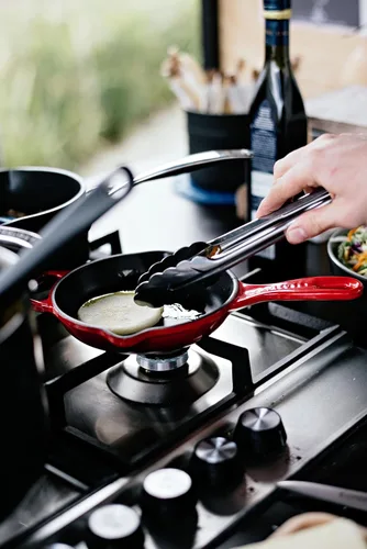 Miniatura 6 de Le Creuset Sartén de Hierro Fundido Esmaltado Signature con Mango de Hierro, 6.33", Cerise