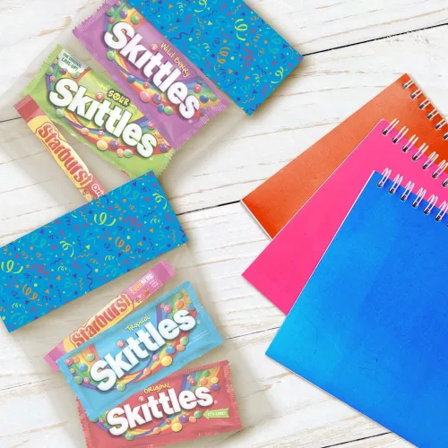 Miniatura 5 de SKITTLES & STARBURST - Paquete surtido de dulces surtidos para vacaciones, regalos, fiestas, surtido de dulces, caja a granel de 62.79 onzas
