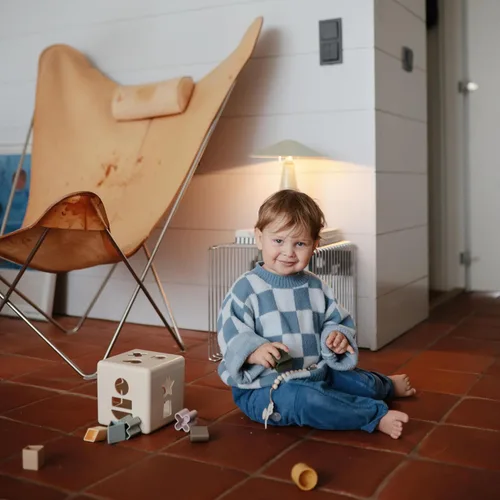 Miniatura 6 de mushie Caja de clasificación de formas (original) Juguete educativo de aprendizaje para niños pequeños con 12 formas Fabricado en Dinamarca